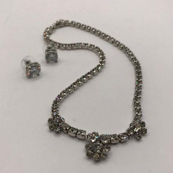 Vintage Garne Jewelry Rhinestone Necklace paired with Stud Earrings - Picture 6 of 10